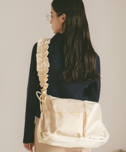 VANNIE U（ヴァニーユー）の「アウトポケットドロストショルダーバッグ（ショルダーバッグ・レディース・アイボリー/ブラック・FREE）」の15枚目の写真
