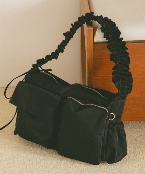 VANNIE U（ヴァニーユー）の「アウトポケットドロストショルダーバッグ（ショルダーバッグ・レディース・アイボリー/ブラック・FREE）」の11枚目の写真