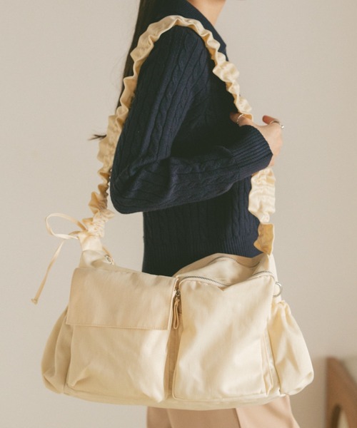 VANNIE U（ヴァニーユー）の「アウトポケットドロストショルダーバッグ（ショルダーバッグ・レディース・アイボリー/ブラック・FREE）」の16枚目の写真