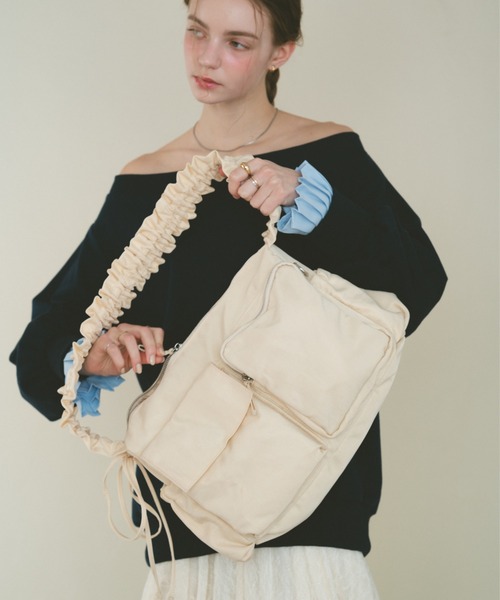 VANNIE U（ヴァニーユー）の「アウトポケットドロストショルダーバッグ（ショルダーバッグ・レディース・アイボリー/ブラック・FREE）」の19枚目の写真