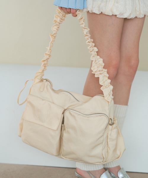 VANNIE U（ヴァニーユー）の「アウトポケットドロストショルダーバッグ（ショルダーバッグ・レディース・アイボリー/ブラック・FREE）」の20枚目の写真