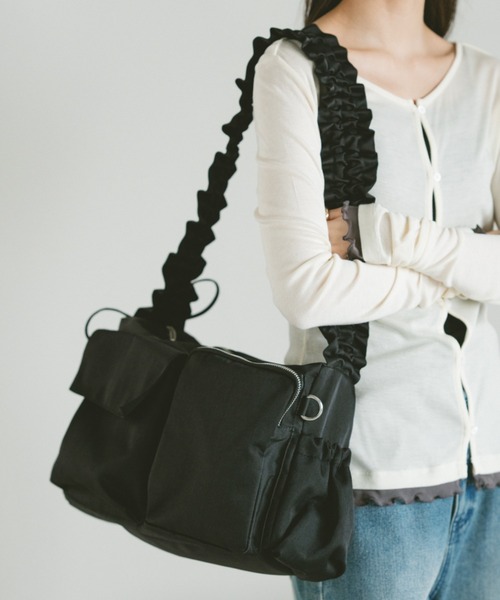 VANNIE U（ヴァニーユー）の「アウトポケットドロストショルダーバッグ（ショルダーバッグ・レディース・アイボリー/ブラック・FREE）」の21枚目の写真