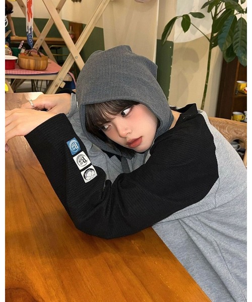 FUNdaysion(ファンデイション)の「袖配色ロゴプリントルーズワッフルトップス(Tシャツ/カットソー・レディース・グレー・M)」の4枚目の写真