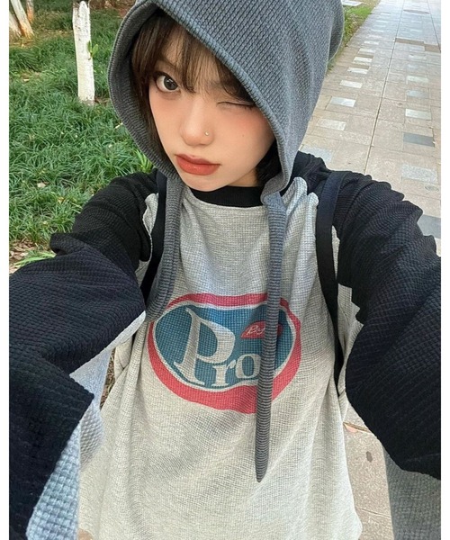 FUNdaysion(ファンデイション)の「袖配色ロゴプリントルーズワッフルトップス(Tシャツ/カットソー・レディース・グレー・M)」の5枚目の写真