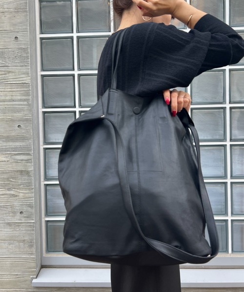 Morphee（モルフェ）の「【Morphee / モルフェ】3WAY　LARGE TOTE　レザートートバッグ（トートバッグ・レディース・グレイッシュベージュ/ブラック・フリー）」の2枚目の写真