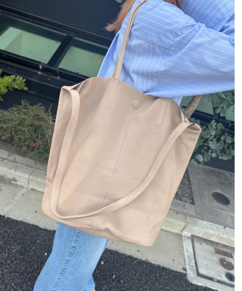 Morphee（モルフェ）の「【Morphee / モルフェ】3WAY　LARGE TOTE　レザートートバッグ（トートバッグ・レディース・グレイッシュベージュ/ブラック・フリー）」の4枚目の写真