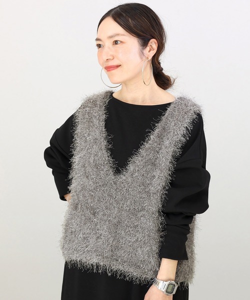 黒のVネックニットベスト フェザーヤーンVネックニットベスト（ベスト）｜Aletta vita（アレッ