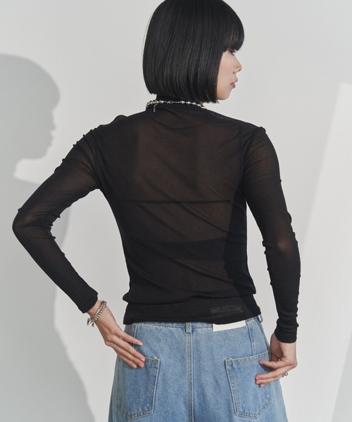 Solace(ソレイス)の「ベーシックシアーハイネックトップス(Tシャツ/カットソー・レディース・ブラック/アイボリー・FREE)」の3枚目の写真
