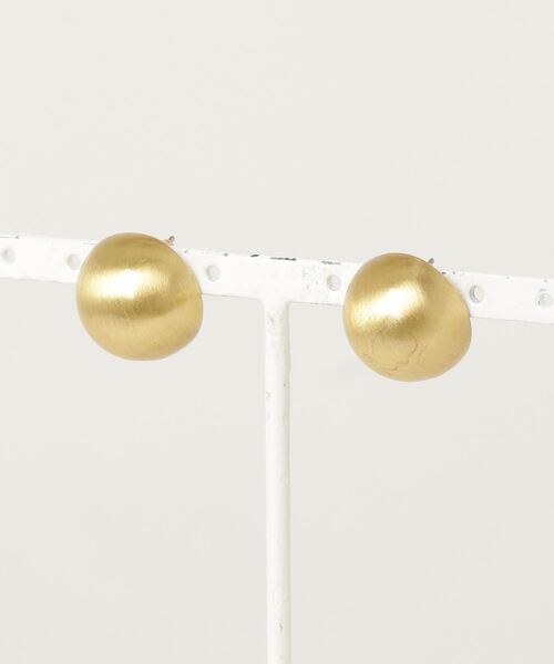 rae(レイ)の「【rae】ボールスタッドピアス(ピアス(両耳用)・レディース・ゴールド/シルバー/ゴールド系その他・FREE)」の3枚目の写真