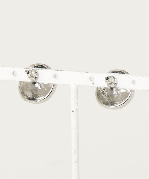 rae(レイ)の「【rae】ボールスタッドピアス(ピアス(両耳用)・レディース・ゴールド/シルバー/ゴールド系その他・FREE)」の4枚目の写真