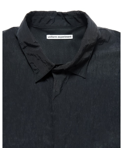 uniform experiment(ユニフォームエクスペリメント)の「CRYSTAL NYLON VENTILATION SHIRT(シャツ/ブラウス・メンズ・ネイビー/イエロー/ブラック/グレー・1/2/3/4)」の14枚目の写真