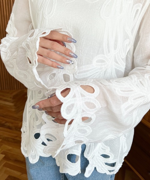 1263 ヌキテパ ブラウス 刺繍 長袖 インド綿 花柄 ホワイト フリーサイズ セール】インド綿刺繍長袖ブラウス（シャツ/ブラウス）｜moment+