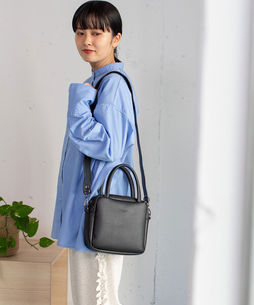 POU DOU DOU(プードゥドゥ)の「Dairy/wavyショルダー2wayバッグ(ショルダーバッグ・レディース・ブラック/アイボリー/グレー系/ダークグリーン・フリー)」の7枚目の写真