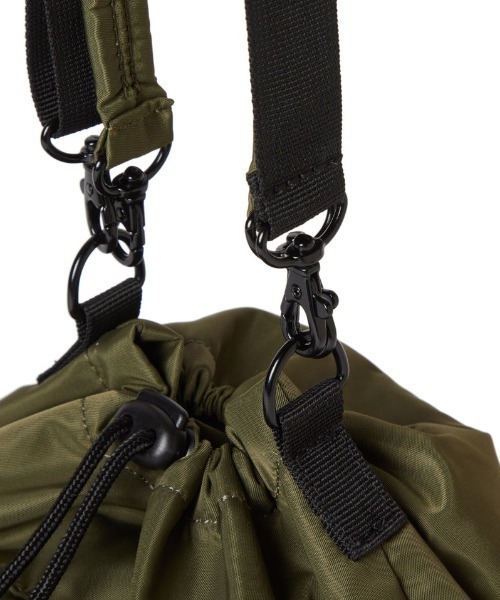 NEW ERA（ニューエラ）の「NEW ERA/ニューエラ ショルダーバック 2WAY ドローストリング ポーチ 3L ナイロンツイル ブラック/オリーブ/ネイビー 14392362/14392363/14750989（ショルダーバッグ・メンズ・ブラック/オリーブ/ネイビー・FREE）」の19枚目の写真