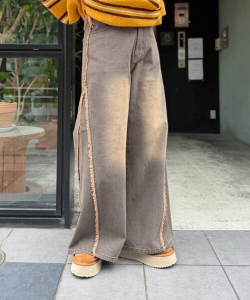 w closet（ダブルクローゼット）の「フリンジバギーデニムパンツ（デニムパンツ・レディース・ブルー/サックスブルー/ベージュ/ブラウン/ピンク/ブラウン系その他・SMALL/MEDIUM/X-SMALL）」の3枚目の写真