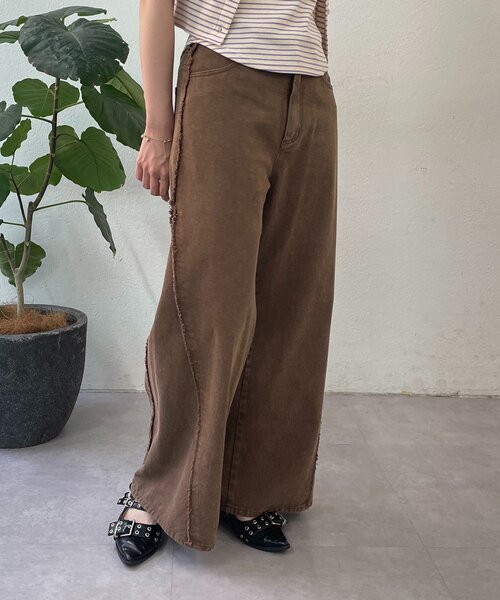 w closet（ダブルクローゼット）の「フリンジバギーデニムパンツ（デニムパンツ・レディース・ブルー/サックスブルー/ベージュ/ブラウン/ピンク/ブラウン系その他・SMALL/MEDIUM/X-SMALL）」の2枚目の写真