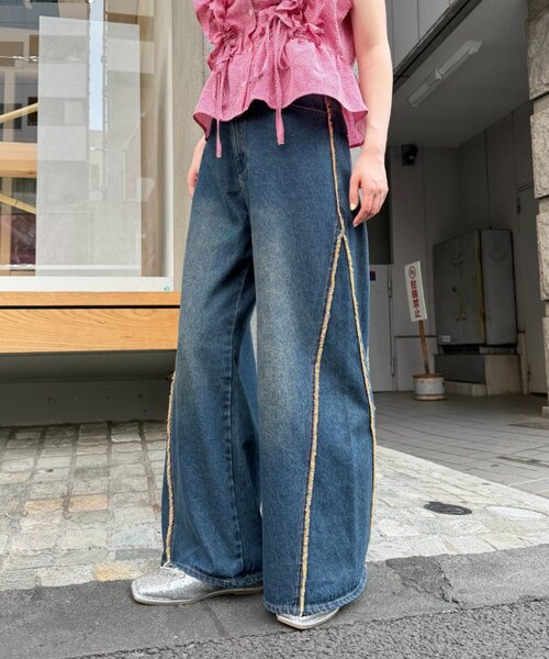 w closet（ダブルクローゼット）の「フリンジバギーデニムパンツ（デニムパンツ・レディース・ブルー/サックスブルー/ベージュ/ブラウン/ピンク/ブラウン系その他/ブラック・SMALL/MEDIUM/X-SMALL）」の12枚目の写真