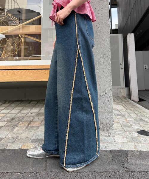 w closet（ダブルクローゼット）の「フリンジバギーデニムパンツ（デニムパンツ・レディース・ブルー/サックスブルー/ベージュ/ブラウン/ピンク/ブラウン系その他/ブラック・SMALL/MEDIUM/X-SMALL）」の14枚目の写真