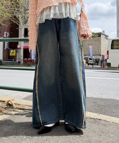 w closet（ダブルクローゼット）の「フリンジバギーデニムパンツ（デニムパンツ・レディース・ブルー/サックスブルー/ベージュ/ブラウン/ピンク/ブラウン系その他/ブラック・SMALL/MEDIUM/X-SMALL）」の17枚目の写真