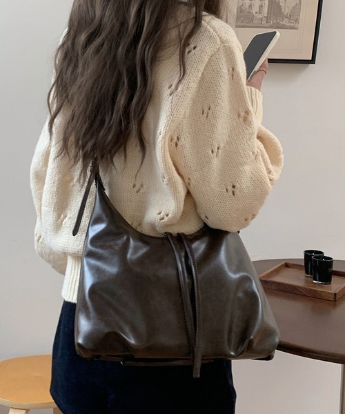 LA VORAGINE（ラ ヴォラジネ）の「やわらかいショルダーバッグ（ショルダーバッグ・レディース・モカ/ブラック・FREE）」の2枚目の写真