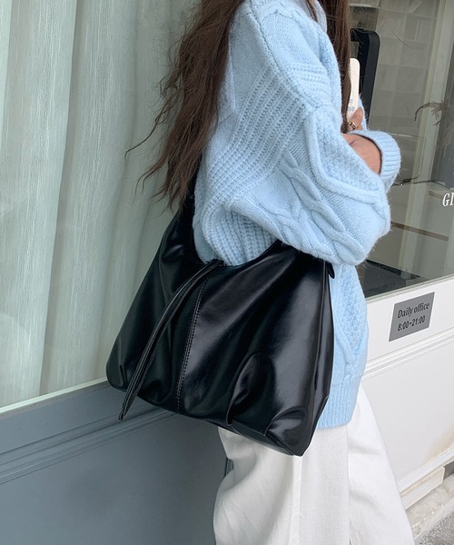 LA VORAGINE（ラ ヴォラジネ）の「やわらかいショルダーバッグ（ショルダーバッグ・レディース・モカ/ブラック・FREE）」の3枚目の写真