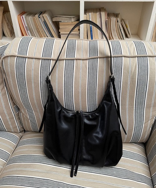 LA VORAGINE（ラ ヴォラジネ）の「やわらかいショルダーバッグ（ショルダーバッグ・レディース・モカ/ブラック・FREE）」の15枚目の写真