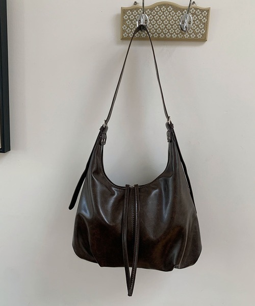 LA VORAGINE（ラ ヴォラジネ）の「やわらかいショルダーバッグ（ショルダーバッグ・レディース・モカ/ブラック・FREE）」の8枚目の写真