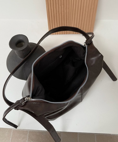 LA VORAGINE（ラ ヴォラジネ）の「やわらかいショルダーバッグ（ショルダーバッグ・レディース・モカ/ブラック・FREE）」の17枚目の写真