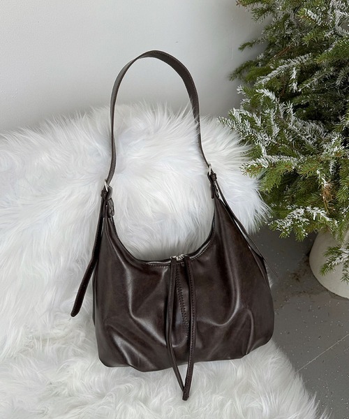 LA VORAGINE（ラ ヴォラジネ）の「やわらかいショルダーバッグ（ショルダーバッグ・レディース・モカ/ブラック・FREE）」の16枚目の写真