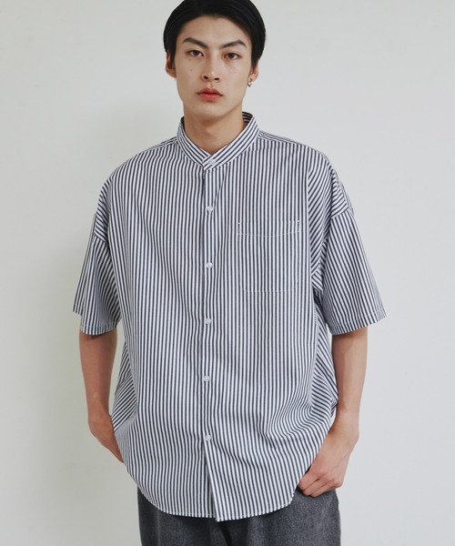 COMMON WARE(コモンウェアー)の「COMMONWARE:ビッグサイズバンドカラーシャツS/S(シャツ/ブラウス・メンズ・イエロー/ホワイト/グリーン/グリーン系/サックスブルー系/グレイッシュベージュ/ブラック×ホワイト/ラベンダー/ホワイト×ブルー/サックスブルー・XL/M/L)」の4枚目の写真