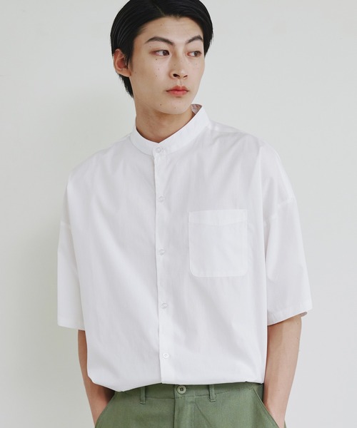 COMMON WARE(コモンウェアー)の「COMMONWARE:ビッグサイズバンドカラーシャツS/S(シャツ/ブラウス・メンズ・イエロー/ホワイト/グリーン/グリーン系/サックスブルー系/グレイッシュベージュ/ブラック×ホワイト/ラベンダー/ホワイト×ブルー/サックスブルー・XL/M/L)」の2枚目の写真