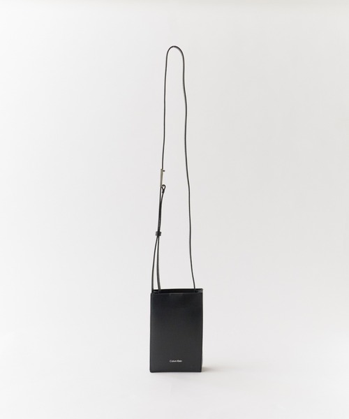 新品Ｓ♡  カルバンクライン 短丈ドロップショルダー 黒 Calvin Klein/カルバンクライン LINE MINI CROSSBODY ボディバッグ