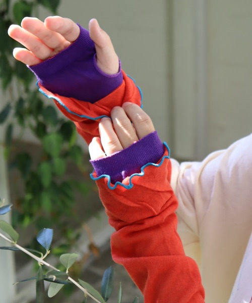 KIVISDOU（キビスドウ）の「チューリップフリル ＵＶカット アームカバー（アームカバー・レディース・マスタード/ライトグレー/グリーン/レッド・F）」の4枚目の写真