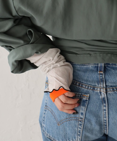 KIVISDOU（キビスドウ）の「チューリップフリル ＵＶカット アームカバー（アームカバー・レディース・マスタード/ライトグレー/グリーン/レッド・F）」の9枚目の写真