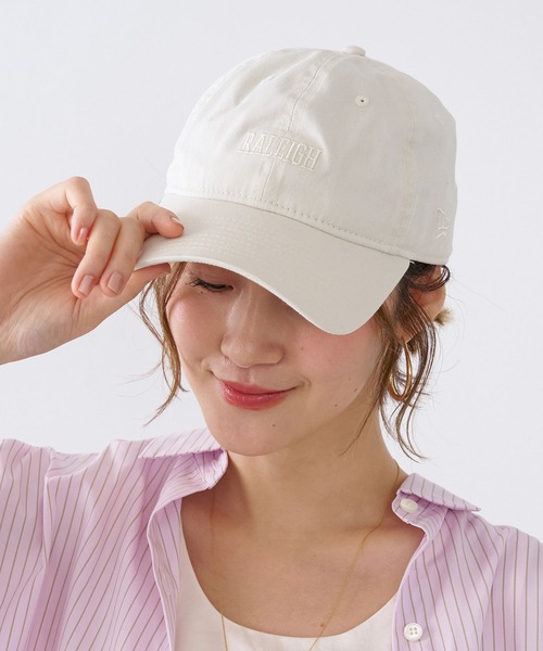 NEW ERA(ニューエラ)の「【NEW ERA×MICA&DEAL】ロゴ刺繍コラボレーションCAP-9TWENTY(キャップ・レディース・アイボリー/グレイッシュベージュ/ベージュ/ネイビー・FREE)」の2枚目の写真