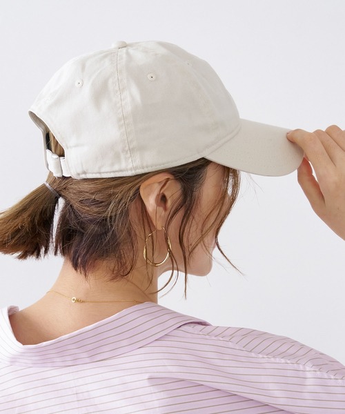 NEW ERA(ニューエラ)の「【NEW ERA×MICA&DEAL】ロゴ刺繍コラボレーションCAP-9TWENTY(キャップ・レディース・アイボリー/グレイッシュベージュ/ベージュ/ネイビー・FREE)」の8枚目の写真