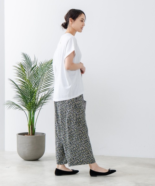 JEANS MATE（ジーンズメイト）の「【汗染みの目立ちにくいTシャツ ZEROSTAIN/ゼロステイン】ロールカフラウンドヘムTシャツ 撥水・防汚加工 涼しい・透けにくい 大人カジュアル（Tシャツ/カットソー・レディース・ダークグリーン/スミクロ/ブラック/ホワイト/オフホワイト/パープル・MEDIUM/LARGE）」の14枚目の写真