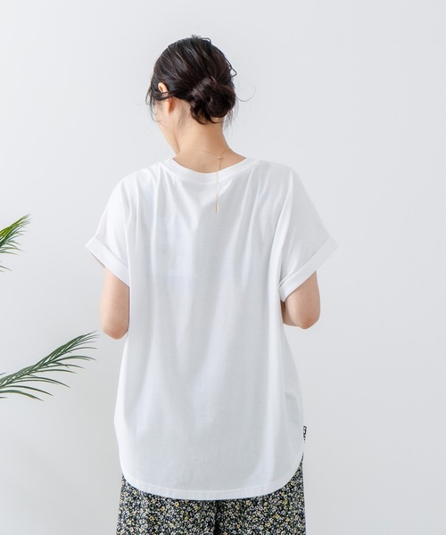 JEANS MATE（ジーンズメイト）の「【汗染みの目立ちにくいTシャツ ZEROSTAIN/ゼロステイン】ロールカフラウンドヘムTシャツ 撥水・防汚加工 涼しい・透けにくい 大人カジュアル（Tシャツ/カットソー・レディース・ダークグリーン/スミクロ/ブラック/ホワイト/オフホワイト/パープル・MEDIUM/LARGE）」の18枚目の写真