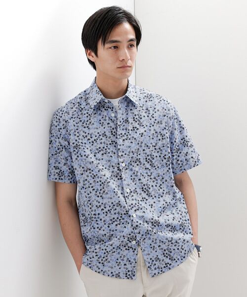 TAKEO KIKUCHI(タケオキクチ)の「ストライプ小花プリント 半袖シャツ(シャツ/ブラウス・メンズ・グレー系/ブルー系その他2/ダークブラウン系・01/02/03/04)」の1枚目の写真