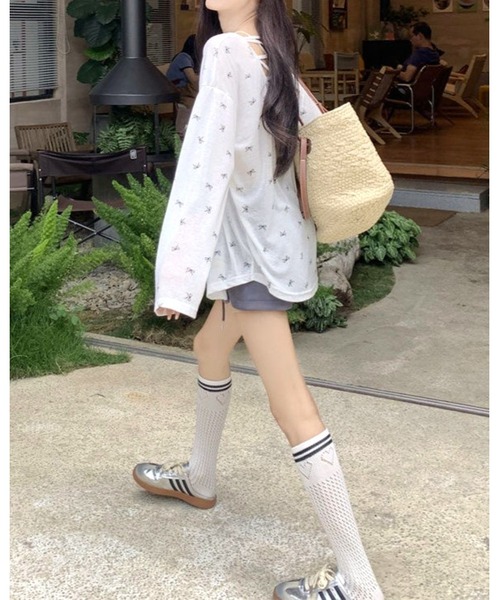 FUNdaysion(ファンデイション)の「バッククロスリボン柄シアートップス(Tシャツ/カットソー・レディース・ブラック/ホワイト・M)」の22枚目の写真