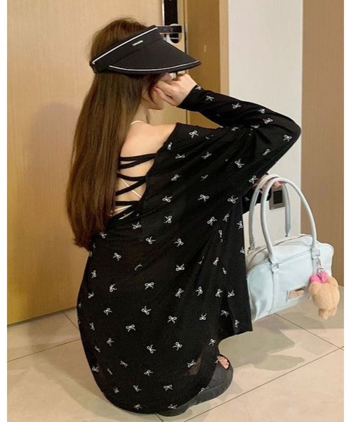 FUNdaysion(ファンデイション)の「バッククロスリボン柄シアートップス(Tシャツ/カットソー・レディース・ブラック/ホワイト・M)」の15枚目の写真