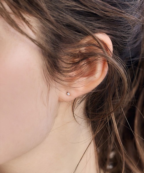 Jolie Toujours(ジョリトゥジュール)の「【金属アレルギー軽減】〈Silver925〉CZ6本ツメピアス(ピアス(両耳用)・レディース・シルバー・FREE)」の3枚目の写真