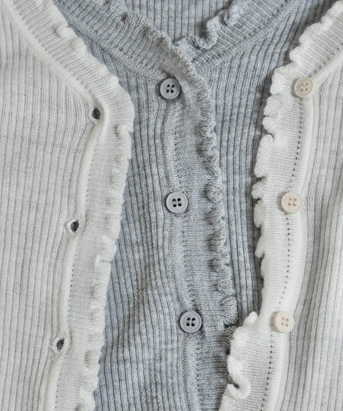lawgy（ラウジー）の「frill point short sleeve cardigan / フリルポイントショートスリーブカーディガン（カーディガン/ボレロ・レディース・アイボリー/グレー・FREE）」の3枚目の写真