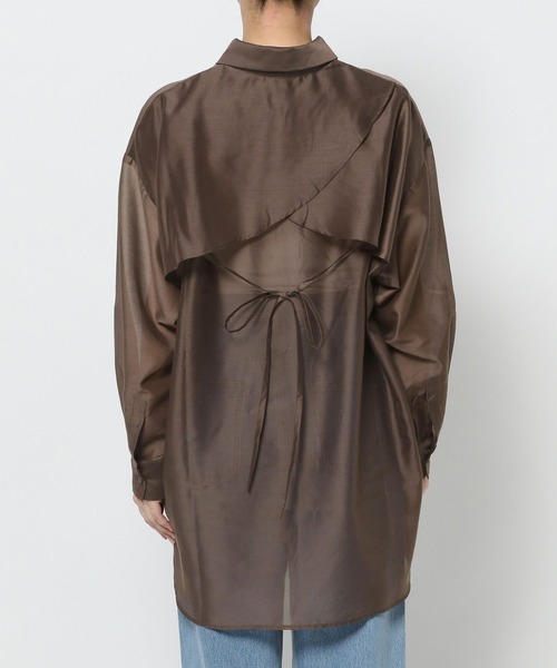 mysty woman(ミスティウーマン)の「バックデザインシアーシャツ574355(シャツ/ブラウス・レディース・ネイビー/ブラウン/アイボリー/グレイッシュブルー・FREE)」の22枚目の写真