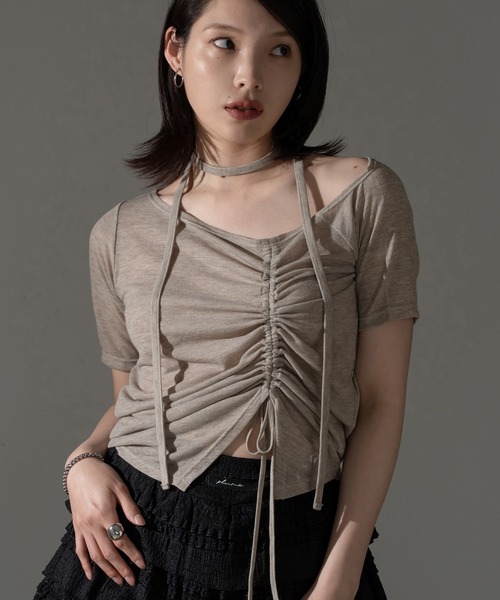 apres jour mignon(アプレジュールミニョン)の「ドロストオフショルトップス【ZOZOTOWN限定アイテム】(Tシャツ/カットソー・レディース・ベージュ/グレー/チャコールグレー/ブラック・X-LARGE/フリー)」の4枚目の写真
