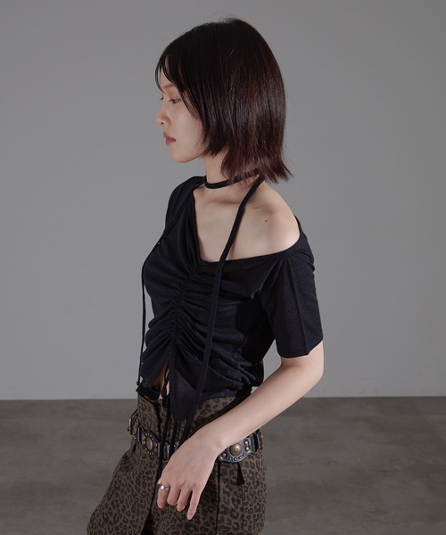 apres jour mignon(アプレジュールミニョン)の「ドロストオフショルトップス【ZOZOTOWN限定アイテム】(Tシャツ/カットソー・レディース・ベージュ/グレー/チャコールグレー/ブラック・X-LARGE/フリー)」の7枚目の写真