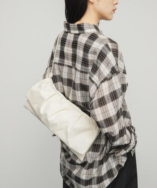 KBF（ケイビーエフ）の「ナイロンギャザーフラップBAG（ショルダーバッグ・レディース・ブラック/アイボリー/グリーン系その他・ONE）」の5枚目の写真