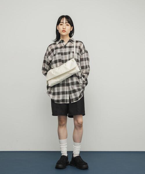 KBF（ケイビーエフ）の「ナイロンギャザーフラップBAG（ショルダーバッグ・レディース・ブラック/アイボリー/グリーン系その他・ONE）」の7枚目の写真