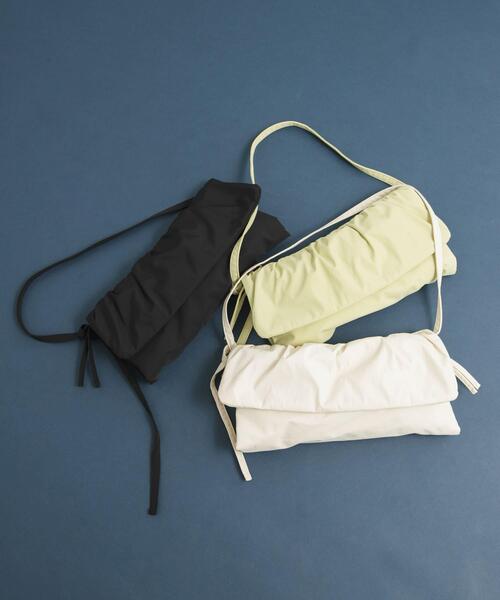 KBF（ケイビーエフ）の「ナイロンギャザーフラップBAG（ショルダーバッグ・レディース・ブラック/アイボリー/グリーン系その他・ONE）」の8枚目の写真