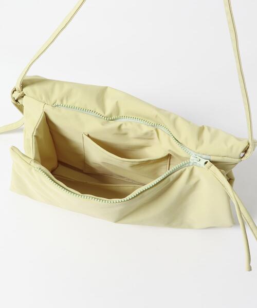 KBF（ケイビーエフ）の「ナイロンギャザーフラップBAG（ショルダーバッグ・レディース・ブラック/アイボリー/グリーン系その他・ONE）」の18枚目の写真